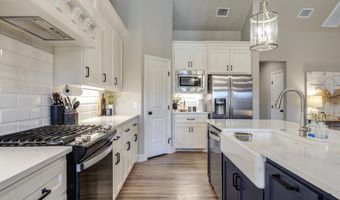 135 Calvin Dr, Wolfforth, TX 79382