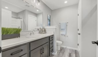 5165 Greyson Heights Dr, Auburn, IN 46706