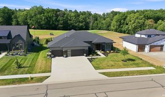 2104 Golfview Dr, Auburn, IN 46706