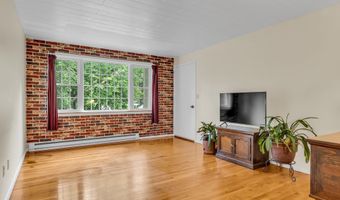 22 College St APT 3, Clinton, CT 06413