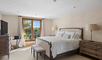 14 St Mary's Ln, Amagansett, NY 11930