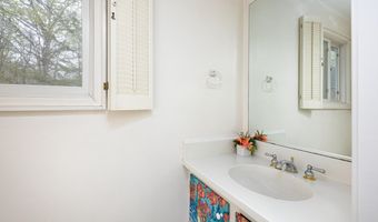 3949 Waldenwood Dr, Ann Arbor, MI 48105