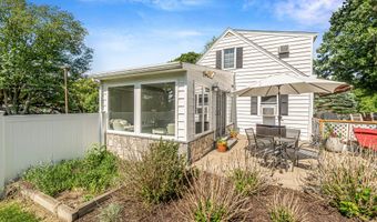 13 Pleasant Rise Cir, Brookfield, CT 06804