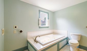 17 Main St, Albion, ME 04910