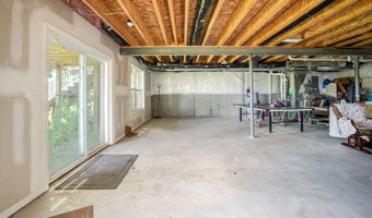 2825 Dillon Dr, Ann Arbor, MI 48105
