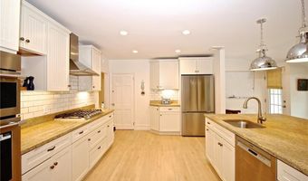 215 Coggeshall Ave, Newport, RI 02840
