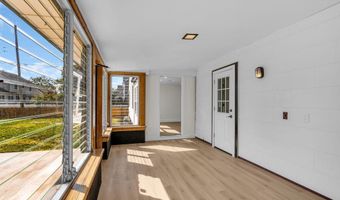 16 Larboard St, Beachwood, NJ 08722