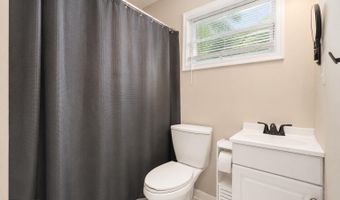 71 Compton St, Belford, NJ 07718