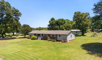 111 Highland Acres Dr, Boiling Springs, SC 29316