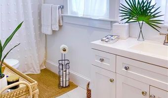 5 Gardiner St, Newport, RI 02840