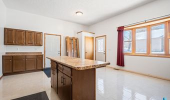 207 W 3rd St, Alcester, SD 57004