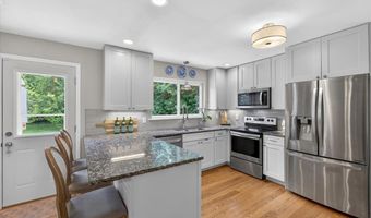 706 Clayworth Dr, Ballwin, MO 63011