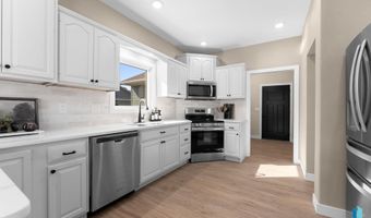 813 E Heatherwood Dr, Brandon, SD 57005