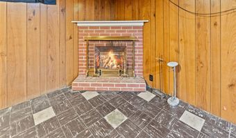 2136 Wyckoff St, Alton, IL 62002