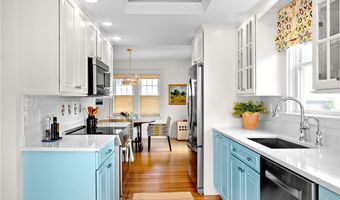 115 Washington St, Newport, RI 02840