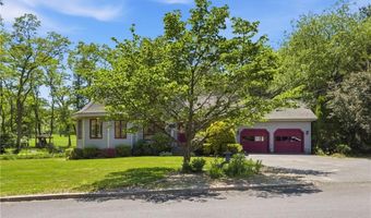 32 Briarwood Rd, Lincoln, RI 02865
