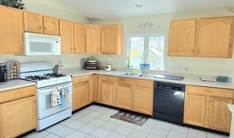 169 Gosnold St, Barnstable, MA 02601