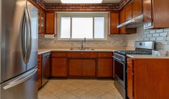 425 S Clarendon Ave, Addison, IL 60101