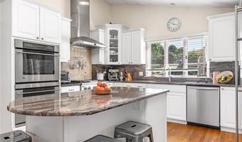 94 Greening Ln, Cranston, RI 02920