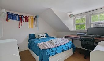 15 Ayrault St, Newport, RI 02840