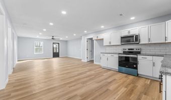 305 Crescent St, Aurora, MO 65605