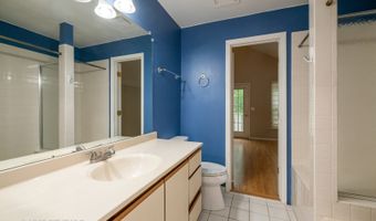 1949 N Charter Point Dr, Arlington Heights, IL 60004