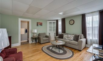 16 Bethune St, Alexandria Bay, NY 13607