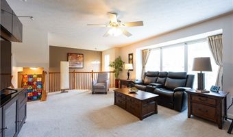 612 Village Green E Blvd, Adams Twp., PA 16046