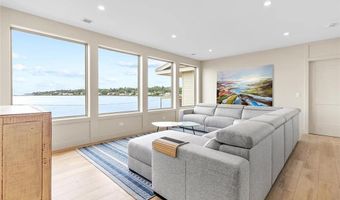 82 Ellery Rd, Newport, RI 02840