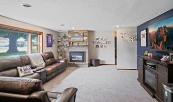 11 Linda Ln, Aberdeen, SD 57401