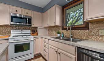 3300 N RANKIN St, Appleton, WI 54911