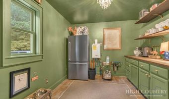 165 Leighway Ln, Banner Elk, NC 28604