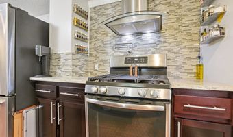 7 Rocky Ledge Dr, Clinton, CT 06413