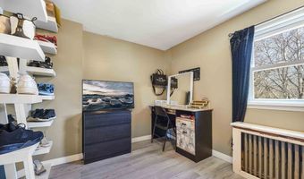 23 Bardsley St, Acushnet, MA 02743