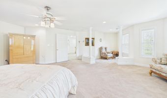 7801 RIDGEWOOD Dr, Annandale, VA 22003