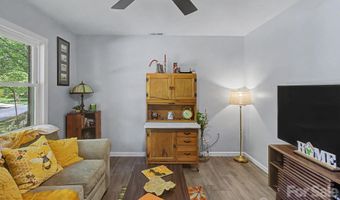 102 Wicklow Dr, Asheville, NC 28806