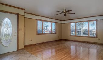 104 Lakewood Dr, Antioch, IL 60002