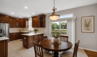 6 Yorkshire Ct, Algonquin, IL 60102