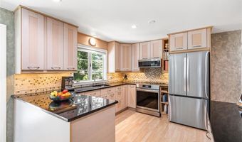 71 Primrose Hill Rd, Barrington, RI 02806