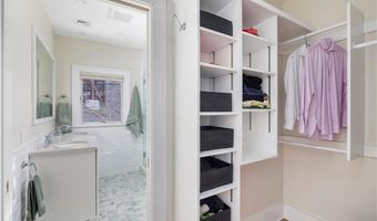 26 Narragansett Ave, Newport, RI 02840