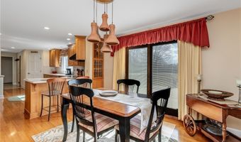 288 W Maplemere Rd, Amherst, NY 14221