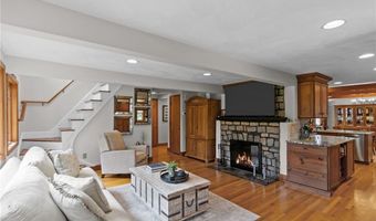 95 Lakehurst Dr, Coventry, RI 02816