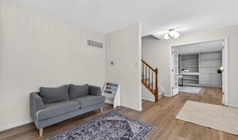 1428 Cedar Bluff Dr, Ballwin, MO 63021