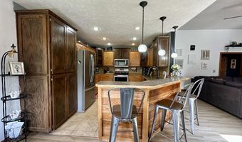 416 Brittany Ct, Aurora, MO 65605