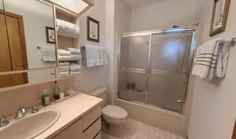 86 Washburn Rd, Canton, CT 06019