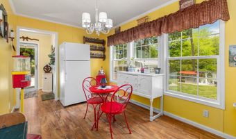 14231 Dykeland Rd, Amelia Court House, VA 23002