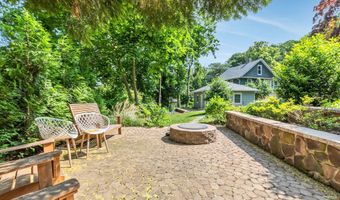 29 Grand Ave, Atlantic Highlands, NJ 07716