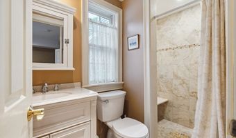 292 Plymouth St, Abington, MA 02351