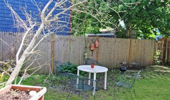 5 Davis Ct, Newport, RI 02840