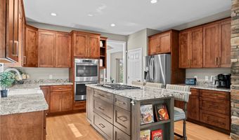 215 Beaumont Trl, Aurora, OH 44202